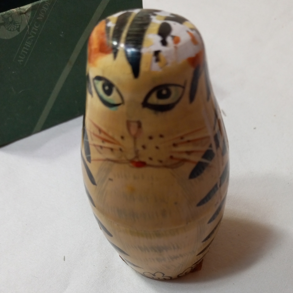 Wooden Nesting Doll Cats - Picture 5 of 7